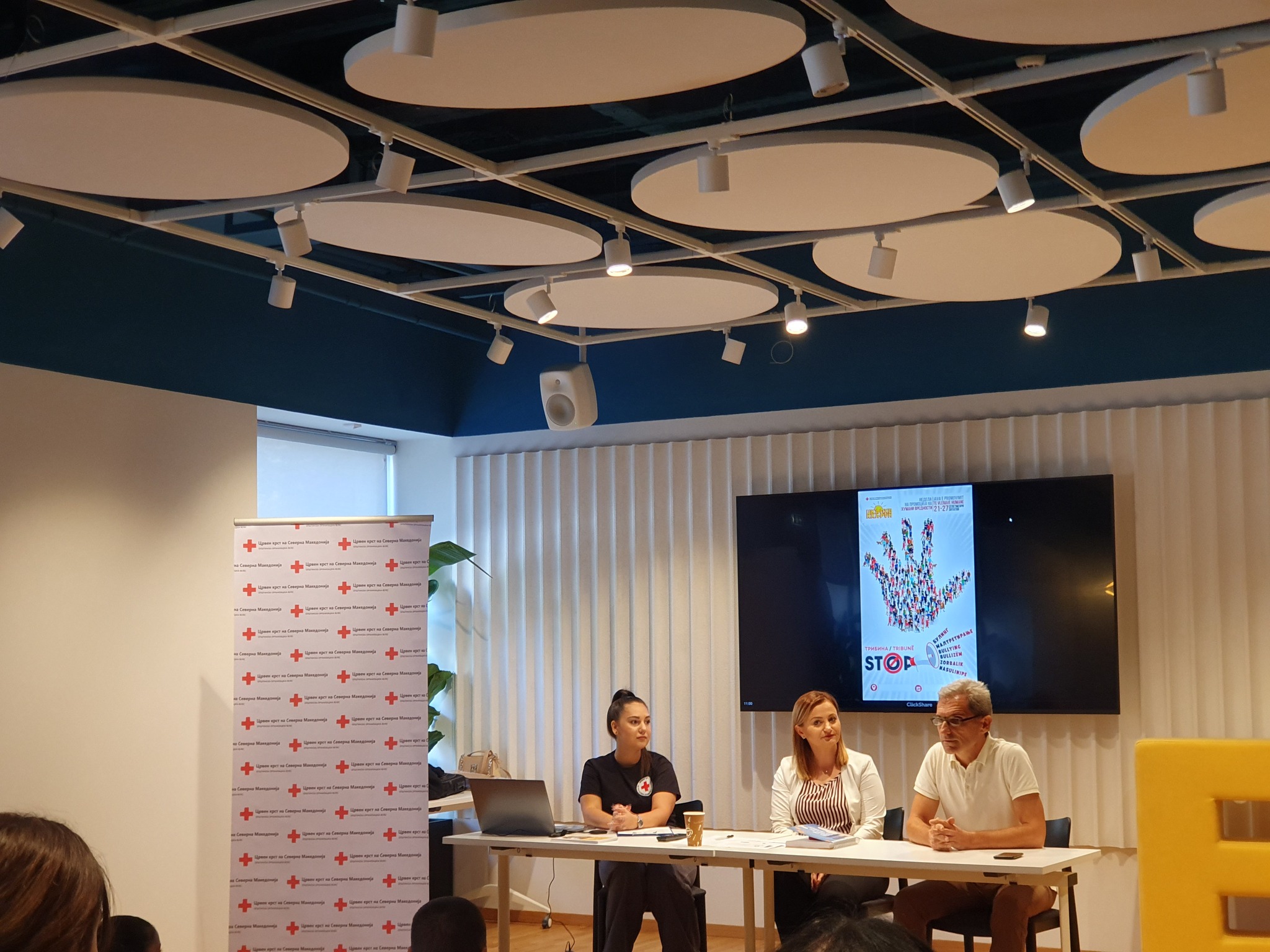 Одлична панел дискусија во Europe House Велес на тема „НЕ за насилството” во организација на Црвен крст Велес – Клуб на млади 