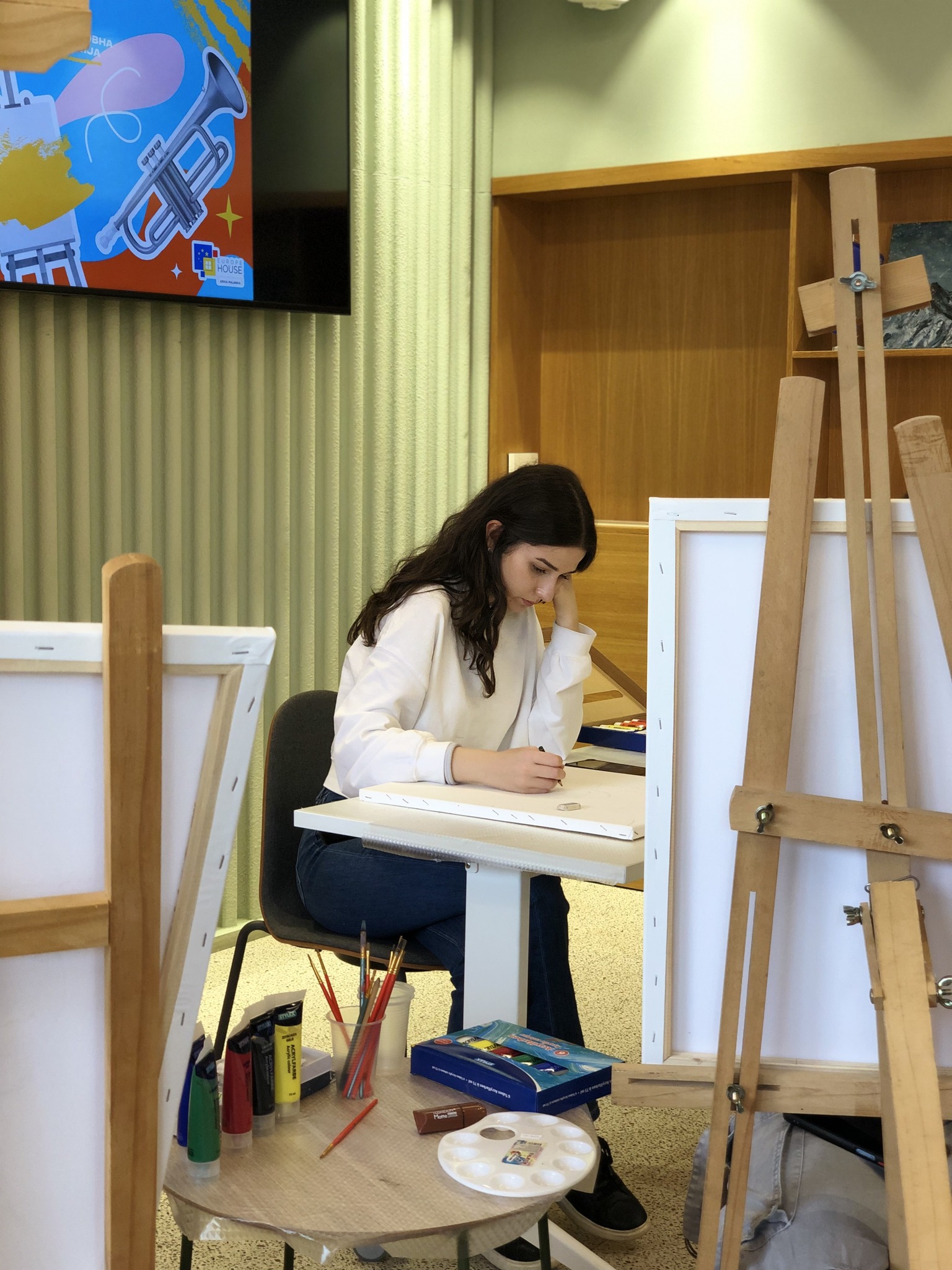 Под менторство на академскиот уметник  Роберт Цветковски го одбележавме Денот на уметноста о Europe House Крива Паланка 